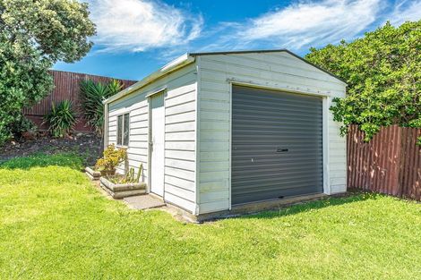 Photo of property in 18 Aotea Street, Castlecliff, Whanganui, 4501