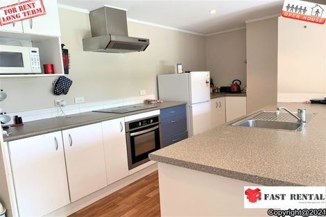 Photo of property in 15 Ozich Avenue, Te Atatu South, Auckland, 0610