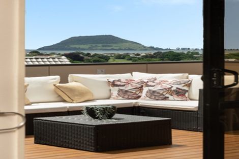 Photo of property in 43 Hillcrest Road, Otumoetai, Tauranga, 3110