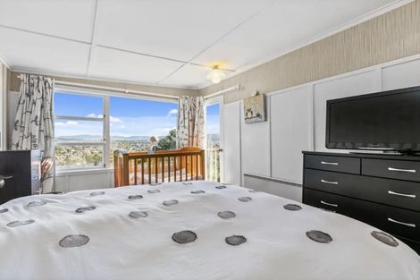 Photo of property in 24 Woodvale Grove, Fairfield, Lower Hutt, 5011