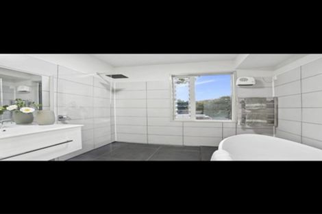Photo of property in 8 Arapito Road, Titirangi, Auckland, 0604