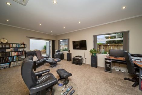 Photo of property in 1/297 Carrington Street, Vogeltown, New Plymouth, 4310