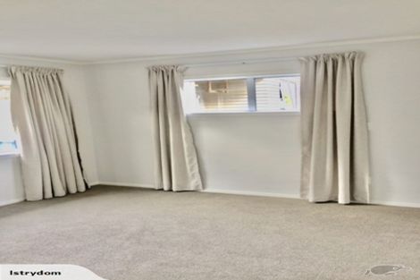 Photo of property in 2/1 Tallington Crescent, Torbay, Auckland, 0630