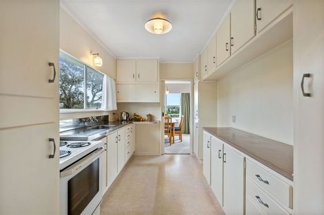 Photo of property in 20 Chivalry Road, Glenfield, Auckland, 0629