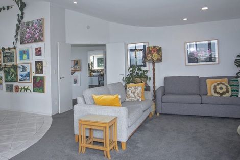 Photo of property in 1/203 Marine Parade, Mount Maunganui, 3116