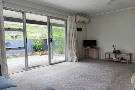 Photo of property in 1/9 Gemstone Drive, Birchville, Upper Hutt, 5018