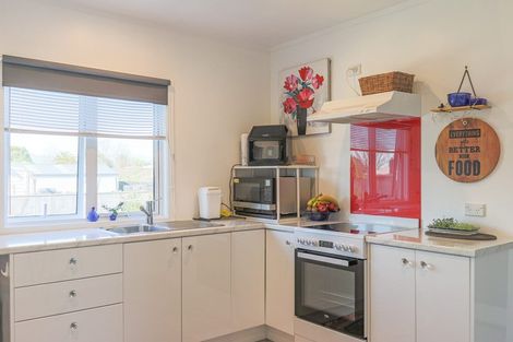 Photo of property in 38 Bridge Street, Edgecumbe, 3120