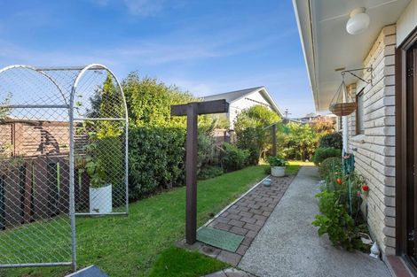 Photo of property in 1/81 Tukapa Street, Westown, New Plymouth, 4310