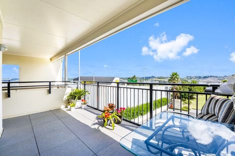 Photo of property in 18e/71 Spencer Road, Oteha, Auckland, 0632