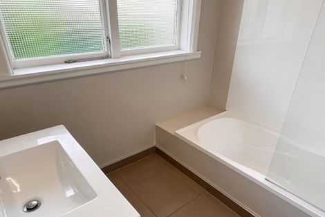 Photo of property in 180 Centaurus Road, Saint Martins, Christchurch, 8022