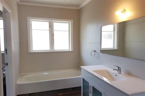 Photo of property in 330 Tremaine Avenue, Takaro, Palmerston North, 4412