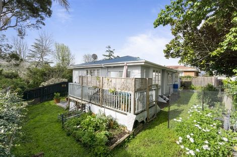 Photo of property in 2 Serwayne Place, Sunnyvale, Auckland, 0612