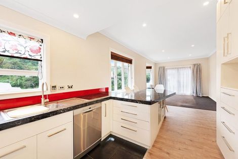 Photo of property in 55 Hungerford Road, Houghton Bay, Wellington, 6023