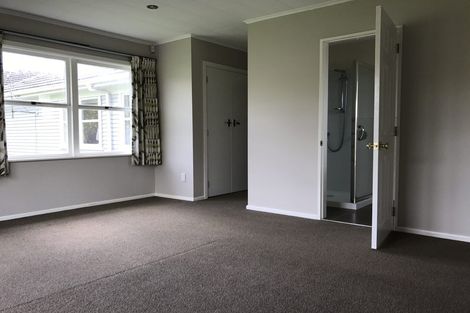 Photo of property in 7 Lyndhurst Road, Te Atatu South, Auckland, 0610