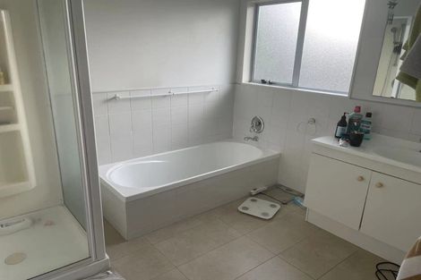 Photo of property in 15 Taroka Close, Pinehill, Auckland, 0632