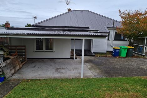 Photo of property in 3 Links Road, New Lynn, Auckland, 0600