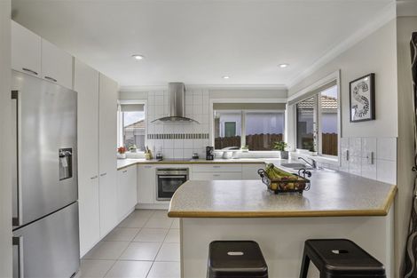 Photo of property in 81d Mirrabooka Avenue, Botany Downs, Auckland, 2010