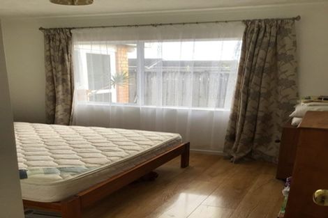 Photo of property in 2/11 Gloria Avenue, Te Atatu Peninsula, Auckland, 0610