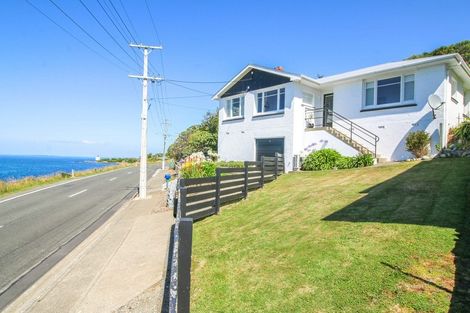 Photo of property in 82 Marine Parade, Bluff, 9814