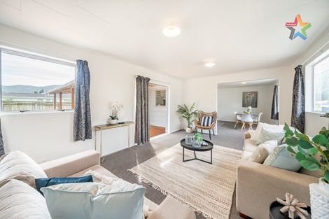 Photo of property in 335 Wellington Road, Wainuiomata, Lower Hutt, 5014