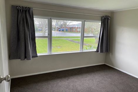 Photo of property in 2/468 Swanson Road, Ranui, Auckland, 0612