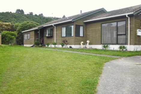 Photo of property in 4 Opurere Grove, Tirohanga, Lower Hutt, 5010