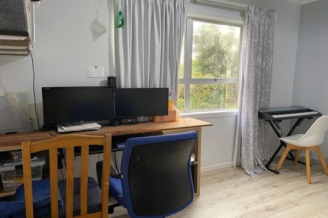 Photo of property in 2/366a Glenfield Road, Glenfield, Auckland, 0629