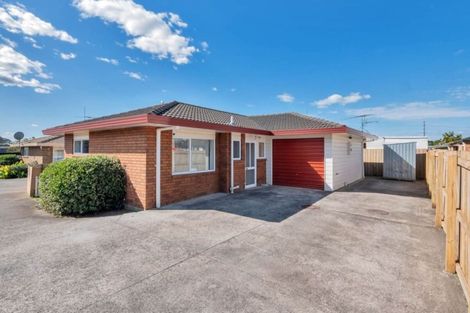 Photo of property in 2/5 Barbados Drive, Unsworth Heights, Auckland, 0632