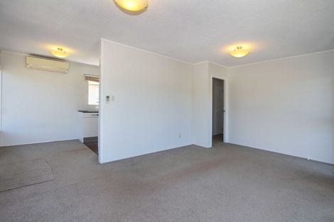Photo of property in 2/117 Lynn Road, Bayview, Auckland, 0629