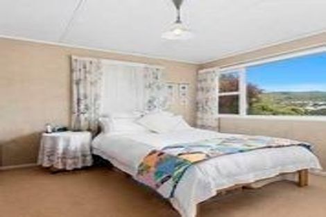 Photo of property in 49 Taylor Terrace, Tawa, Wellington, 5028