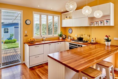 Photo of property in 2 Roxburgh Grove, Petone, Lower Hutt, 5012