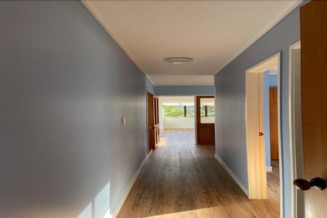 Photo of property in 1/10 Newburn Road, Waiake, Auckland, 0630