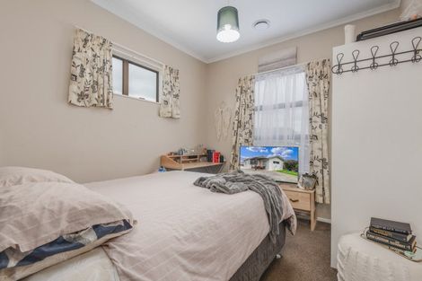 Photo of property in 9 Amelia Street, Woodville, 4920