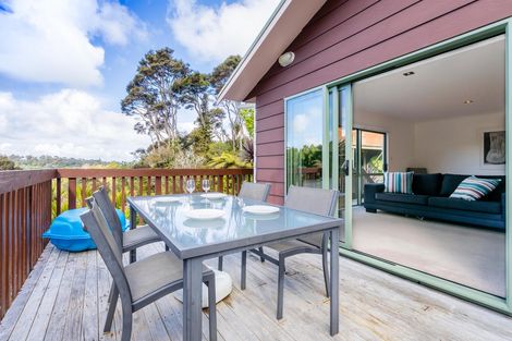 Photo of property in 85 Laingholm Drive, Laingholm, Auckland, 0604