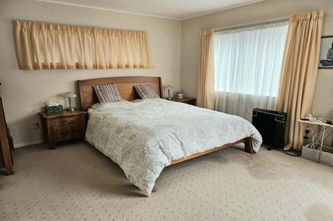Photo of property in 1 Camerton Close, Northpark, Auckland, 2013