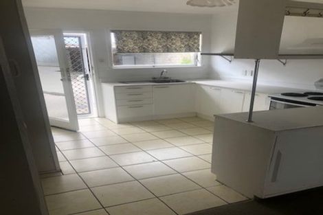 Photo of property in 1/680 Pakuranga Road, Howick, Auckland, 2010