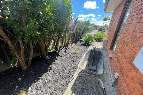 Photo of property in 38 Leafield Crescent, Henderson, Auckland, 0612