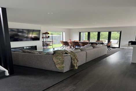 Photo of property in 35 Vogwill Road, Kumeu, 0810