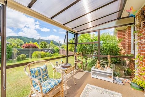 Photo of property in 1 Craig Grove, Elderslea, Upper Hutt, 5018