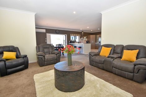 Photo of property in 18 Carrington Drive, Carterton, 5713