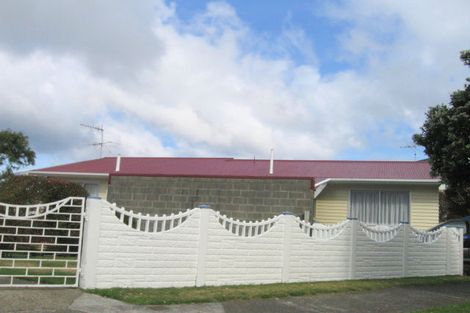 Photo of property in 86 Akaroa Drive, Maupuia, Wellington, 6022