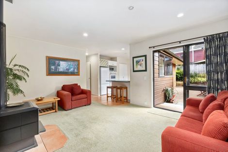 Photo of property in 1 Crestview Place, Browns Bay, Auckland, 0630