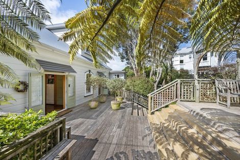 Photo of property in 129 Upland Road, Kelburn, Wellington, 6012