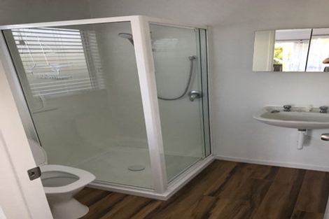 Photo of property in 1/22 Sandown Road, Rothesay Bay, Auckland, 0630