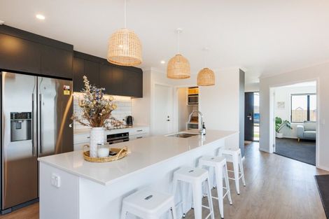 Photo of property in 50 Atlantic Drive, Fitzherbert, Palmerston North, 4410