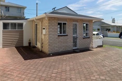 Photo of property in 21 Bulteel Street, New Plymouth, 4310