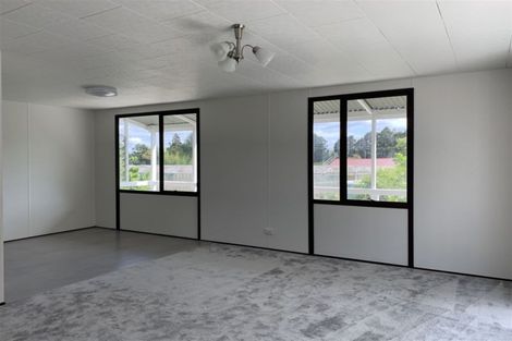 Photo of property in 300 State Highway 16, Kumeu, 0892