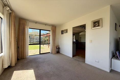 Photo of property in 19 Roy Maloney Drive, Henderson, Auckland, 0612