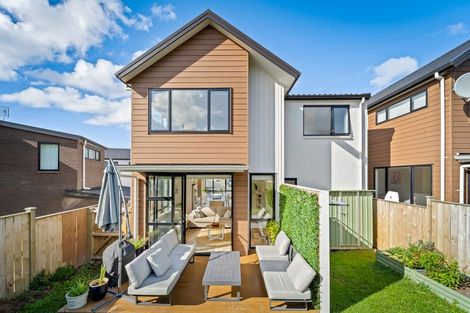 Photo of property in 16 Seafarer Crescent, Stanmore Bay, Whangaparaoa, 0932