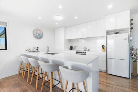 Photo of property in 9 Kahukaka Road, One Tree Point, 0118